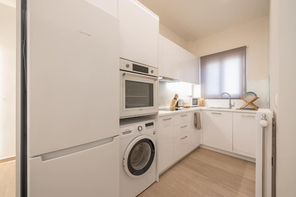 Theros, At Apartment Athens