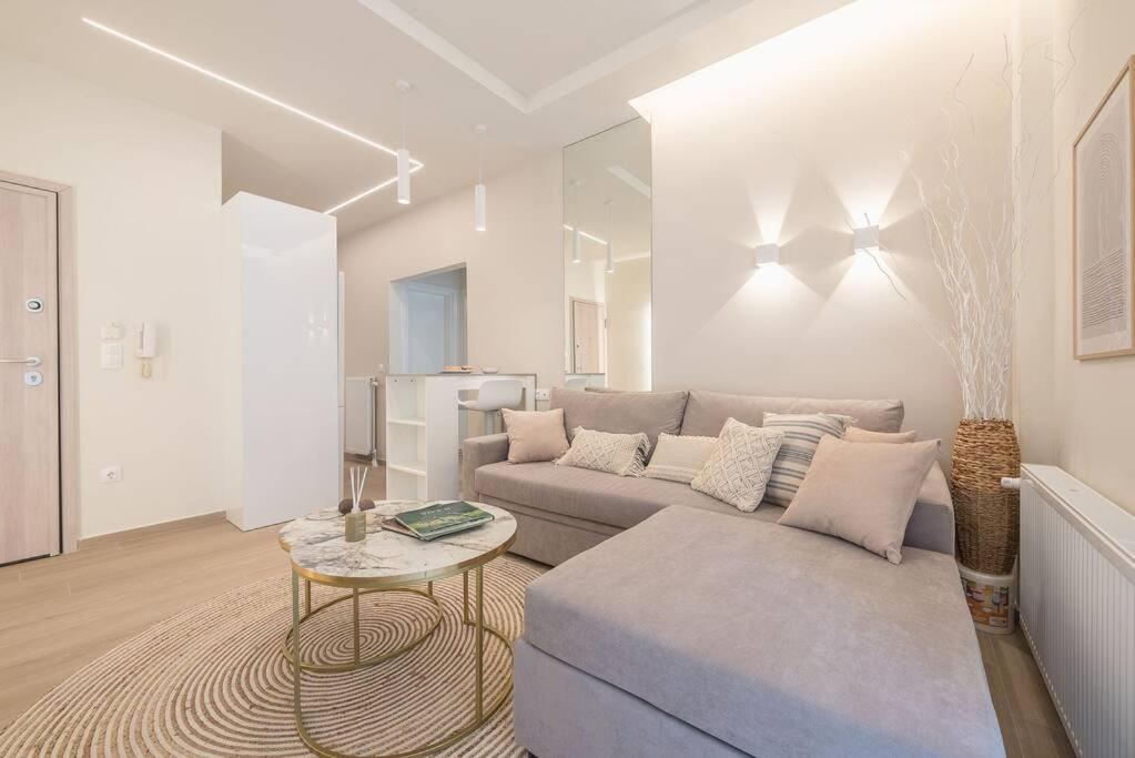 Theros, At Apartment Athens