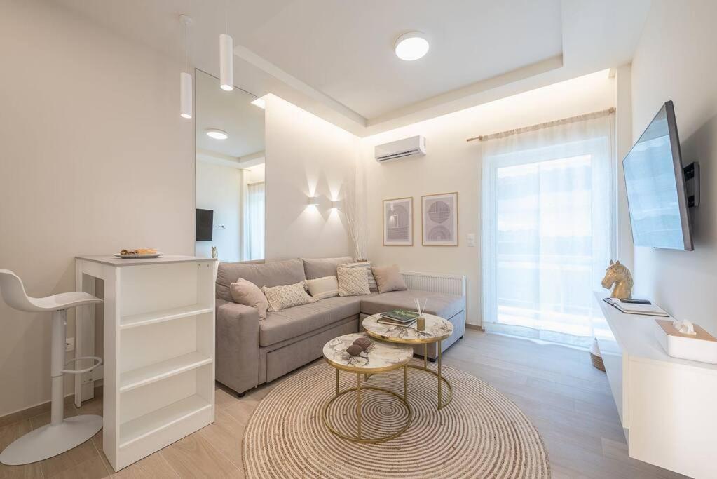 Apartment Theros, At