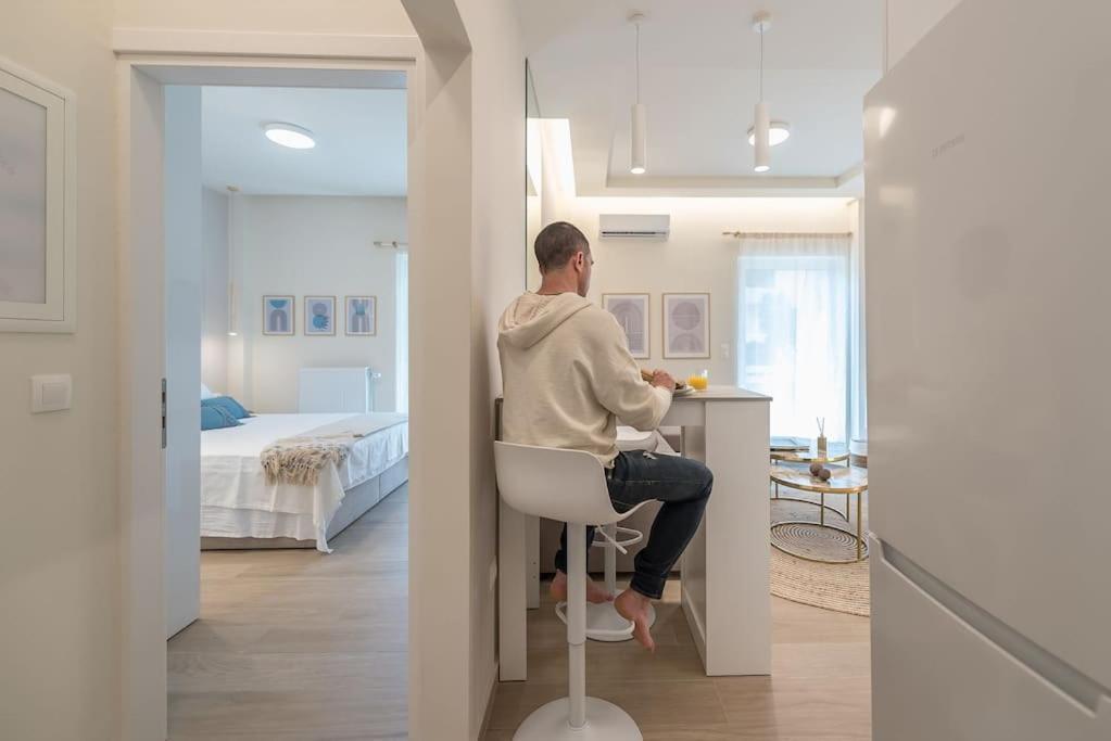 Theros, At Apartment Athens