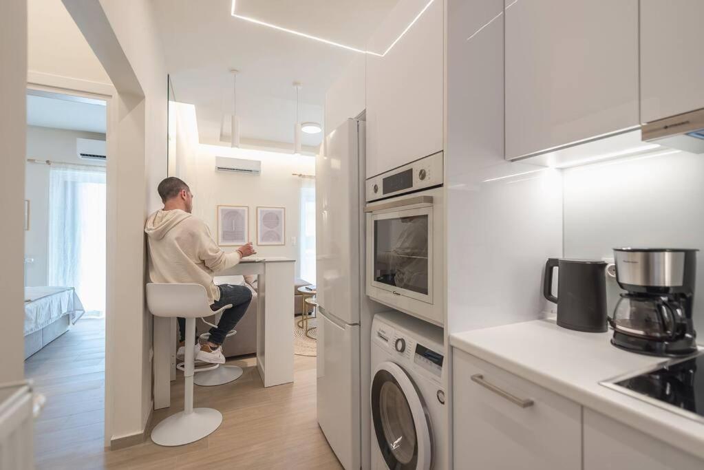 Theros, At Apartamento